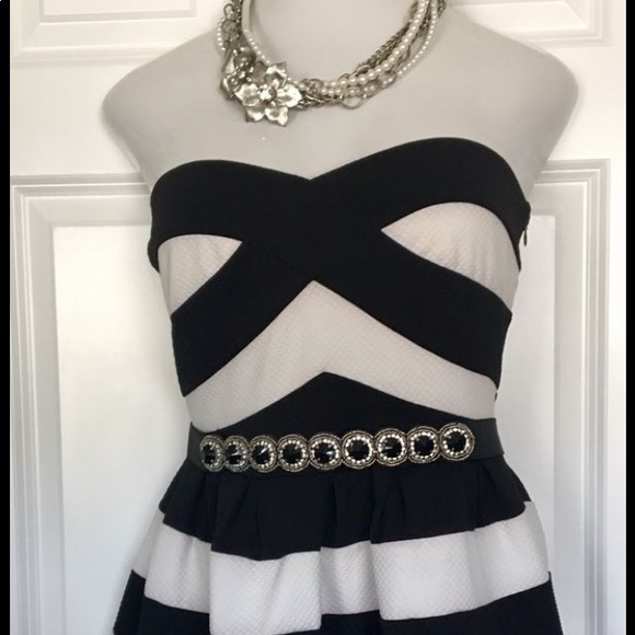 CALS SUPER CUTE BLACK & WHITE DRESS 👗 - Picture 3 of 5